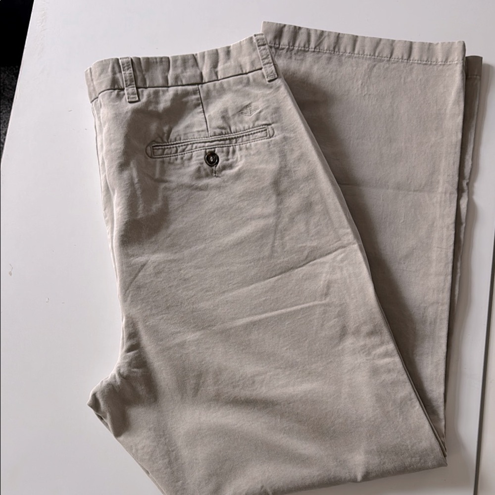 Dockers Classic fit Khaki/Tan pants
Size 38/32